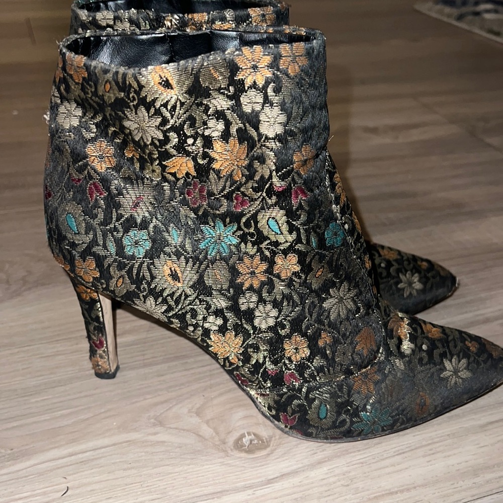 SAM EDELMAN OLETTE BLACK/GOLD BROCADE BOOTIE